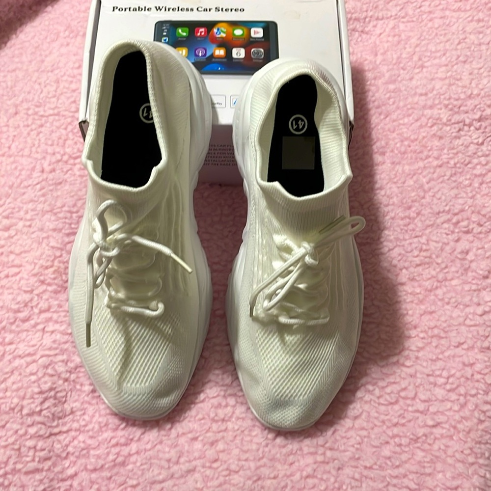 tennis shoes size 9 1/2?